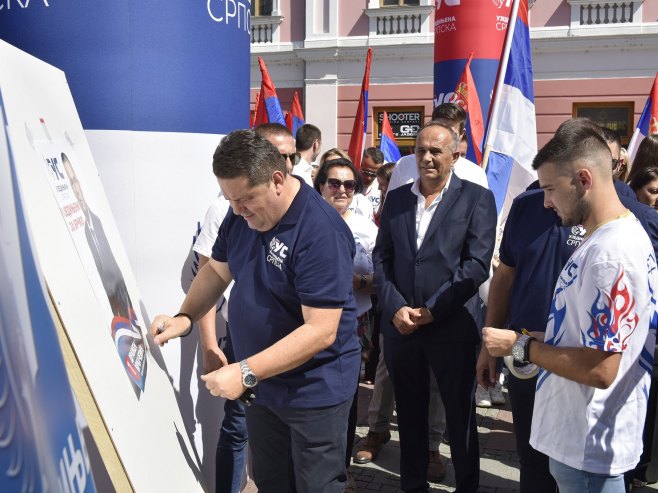 Ujedinjena Srpska-lijepljenje plakata - Foto: Ustupljena fotografija