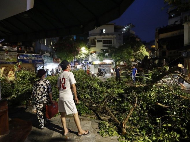 Tajfun (Foto: EPA-EFE/LUONG THAI LINH) - 