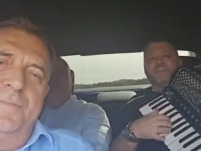 I pored brojnih obaveza: Dodik zapjevao omiljenu pjesmu (VIDEO)