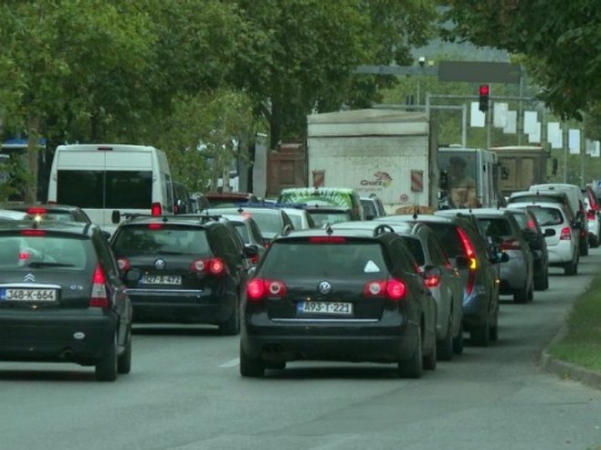 Saobraćajni kolaps u Banjaluci: Kakva korist od kružnih raskrsnica i jednosmjernih ulica (VIDEO)