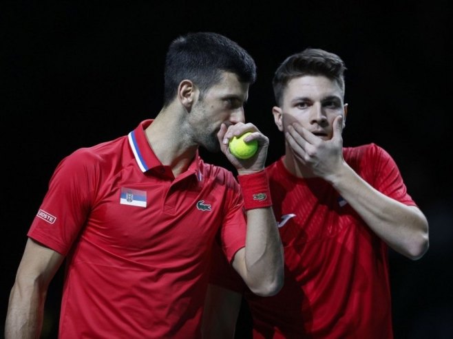 Đoković i Kecmanović (Foto: EPA-EFE/Jorge Zapata) - 