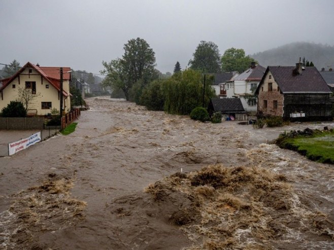 Nevrijeme (Foto: EPA-EFE/MARTIN DIVISEK/ilustracija) - 