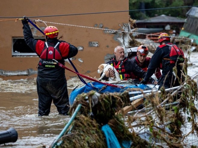 Poplave u Češkoj (Foto:  EPA-EFE/MARTIN DIVISEK) - 