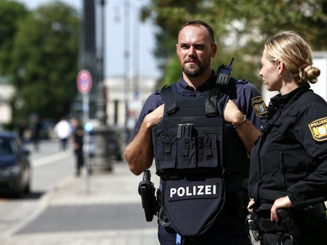 Njemačka policija (Foto: EPA-EFE/ANNA SZILAGYI/ilustracija) - 