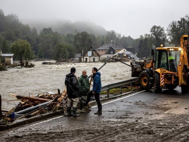 Poplave u centralnoj Evropi (Foto: EPA/MARTIN DIVISEK) - 