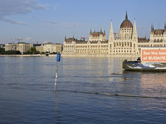 Poplave u Budimpešti (Foto: EPA-EFE/PETER LAKATOS HUNGARY OUT) - 