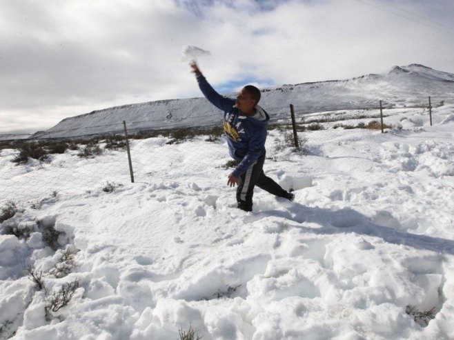 Snijeg (Foto: EPA/STRINGER SOUTH AFRICA OUT, ilustracija) - 