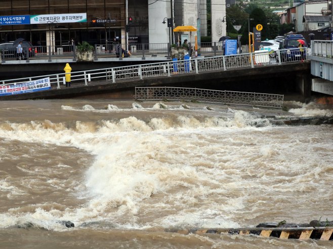 Poplave (Foto: EPA-EFE/YONHAP SOUTH KOREA OUT/ilustracija) - 