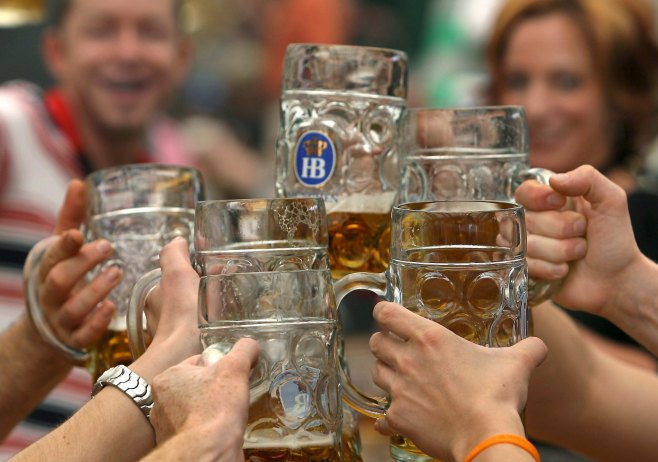 Oktoberfest (Foto: EPA/Frank Leonhardt/ilustracija) - 