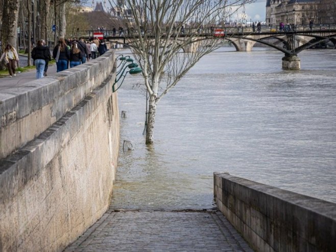 Poplava (Foto: EPA-EFE/CHRISTOPHE PETIT TESSON/ilustracija) - 