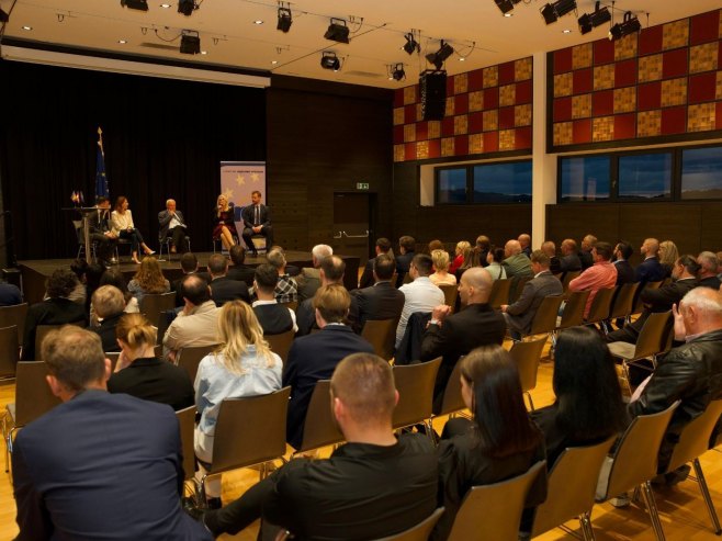 Cvijanović na panel diskusiji - Foto: RTRS