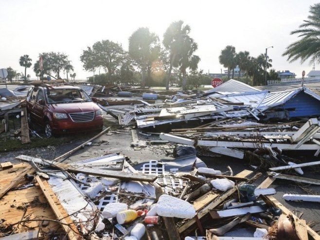 Uragan Helen (foto: EPA-EFE/CRISTOBAL HERRERA-ULASHKEVICH) - 