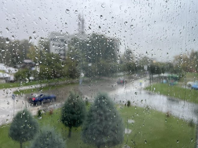 Sutra promjenljivo oblačno, kiša moguća na jugozapadu