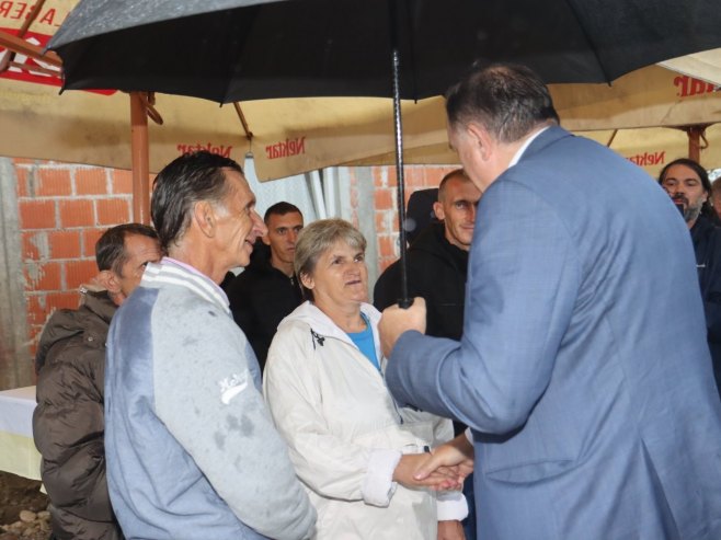 Dodik obišao višečlanu porodicu Partalo (FOTO)