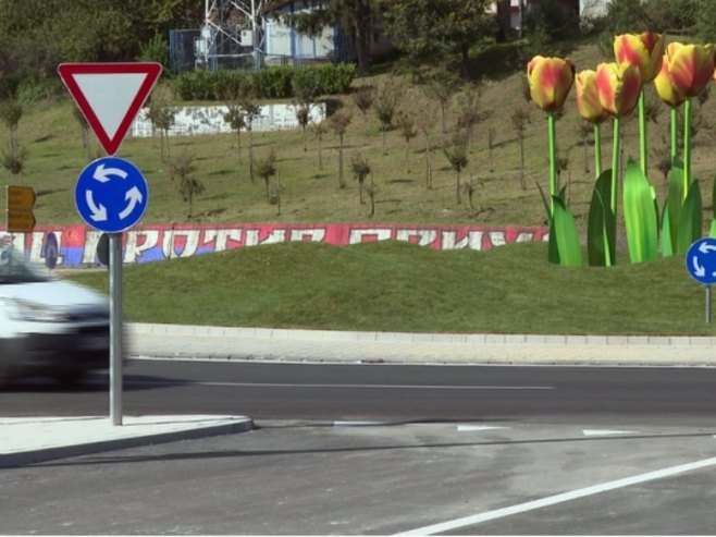 Stanivuković nekad ismijavao, a danas snima spotove na kružnom toku za koji Grad nije dao ni marku (VIDEO)