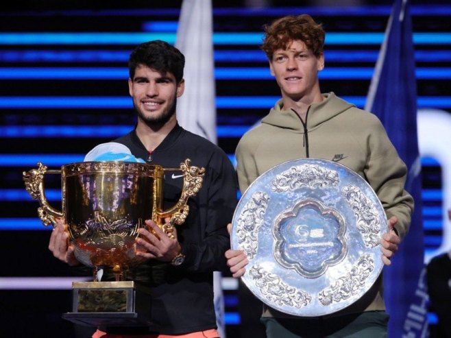 Karlos Alkaras i Јanik Siner (foto: EPA-EFE/ANDRES MARTINEZ CASARES) - 