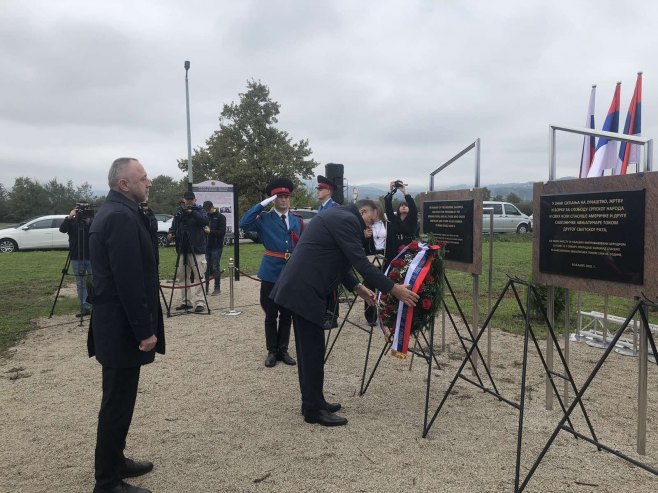 Halijard - Dodik položio vijenac - Foto: RTRS