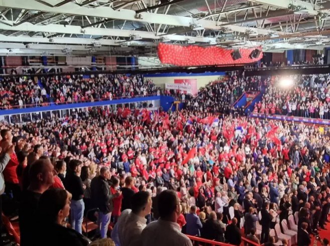 Završna tribina SNSD-a (Foto: instagram.com/zeljka.cvijanovic/) - 