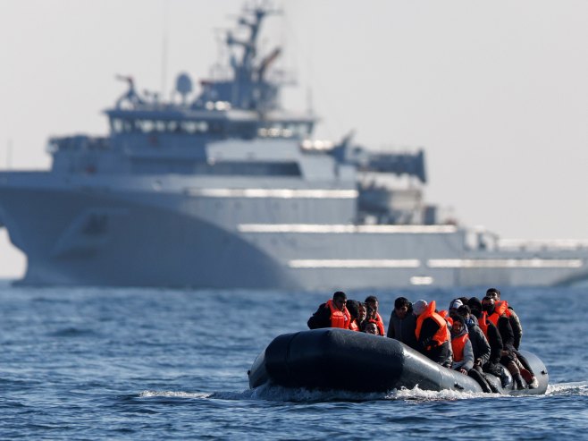 Čamac na Lamanšu (Foto: EPA-EFE/TOLGA AKMEN/ilustracija) - 