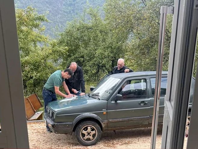 Nepravilnosti u Istočnom Starom Gradu: Glasa se na automobilima, prijetnje članu biračkog odbora (VIDEO)