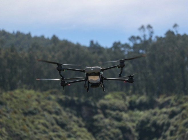 Dron (Foto: EPA/Jose Jacome) - 