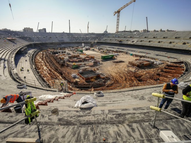 Gradilište na stadionu Kamp Nou (Foto: EPA-EFE/ENRIC FONTCUBERTA) - 