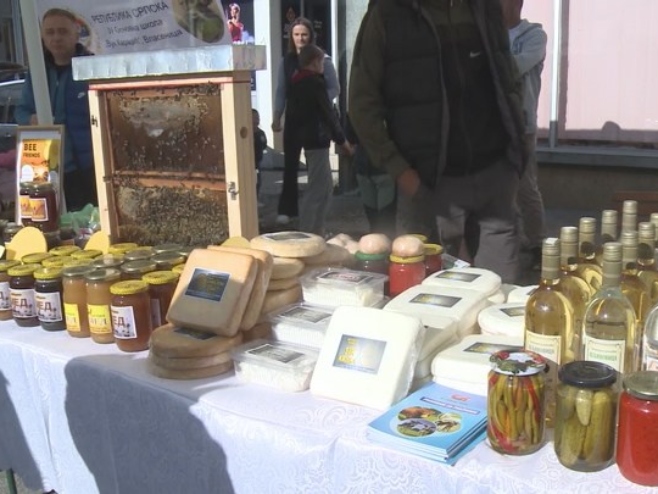 U Vlasenici sve više domaćinstava se bavi proizvodnjom hrane bez upotrebe hemikalija (VIDEO)