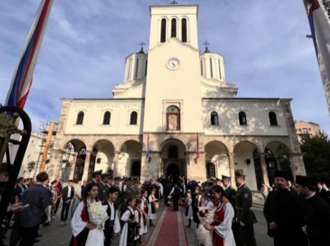 Patrijarh Porfirije i arhiepiskop Stefan dočekani u Nišu (Foto: SPC) - 