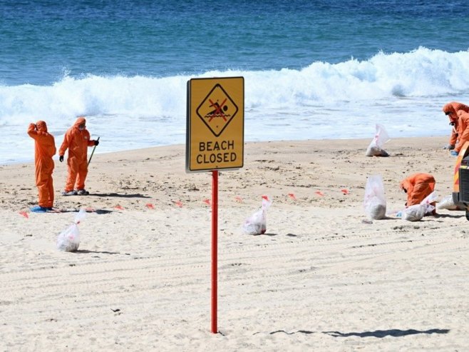 Plaže u Sidneju zatvorene zbog "katranskih kugli" (Foto: EPA-EFE/DAN HIMBRECHTS) - 