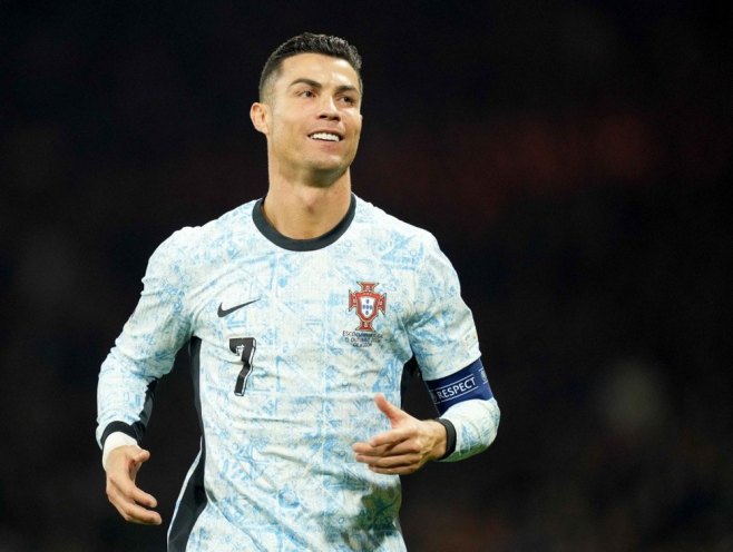 Kristiano Ronaldo (foto: EPA-EFE/MARK RUNNACLES) - 