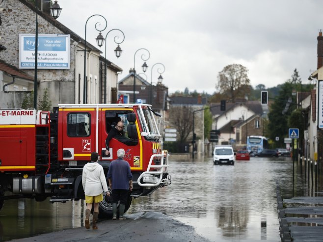 Poplave u Francuskoj (Foto: EPA-EFE/YOAN VALAT) - 