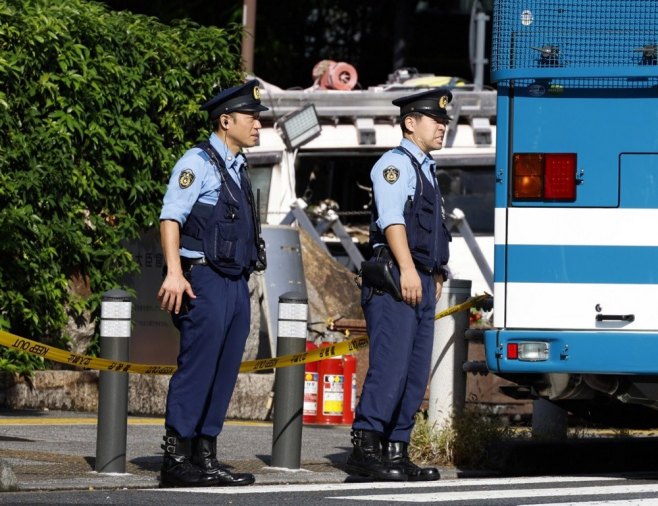 Јapan, policija (foto:  EPA-EFE/FRANCK ROBICHON) - 