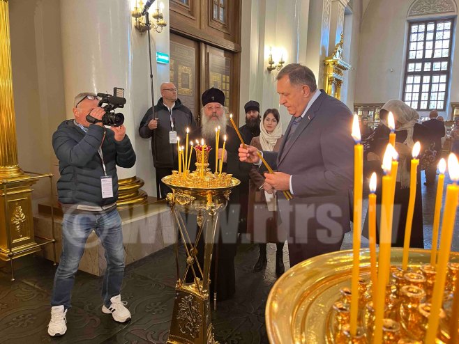 Dodik u Hramu Kazanjske ikone majke Božije - Foto: RTRS