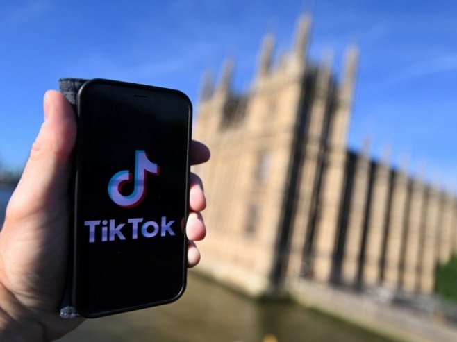 Tik tok (Foto: EPA-EFE/ANDY RAIN, ilustracija) - 