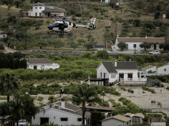 Poplave u Španiji (Foto: EPA/Jorge Zapata) - 