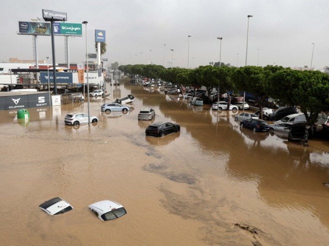 Poplave u Valensiji (foto: EPA-EFE/MIGUEL ANGEL POLO) - 