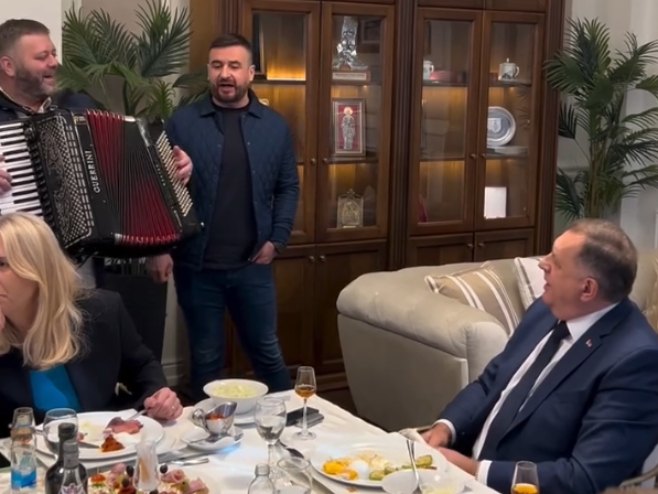 U Palati Republike proslava Trampove pobjede uz pjesmu i harmoniku (VIDEO)