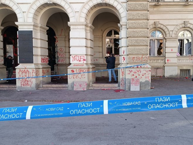 Gradska kuća Novi Sad (foto: TANJUG/ Saška Drobnjak) - 