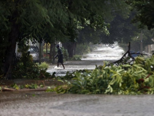 Uragan Rafael (Foto: EPA-EFE/ERNESTO MASTRASCUSA) - 