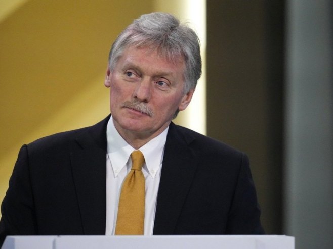 Dmitri Peskov (foto: EPA-EFE/ALEXANDER ZEMLIANICHENKO) - 