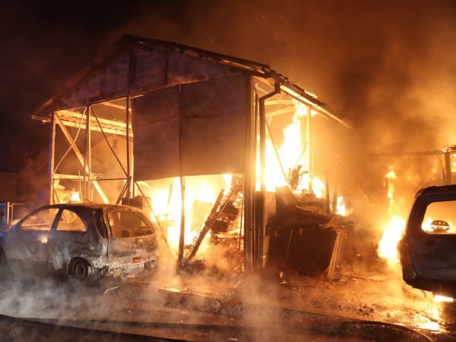 Јedna osoba povrijeđena u požaru u Banjaluci (FOTO/VIDEO)