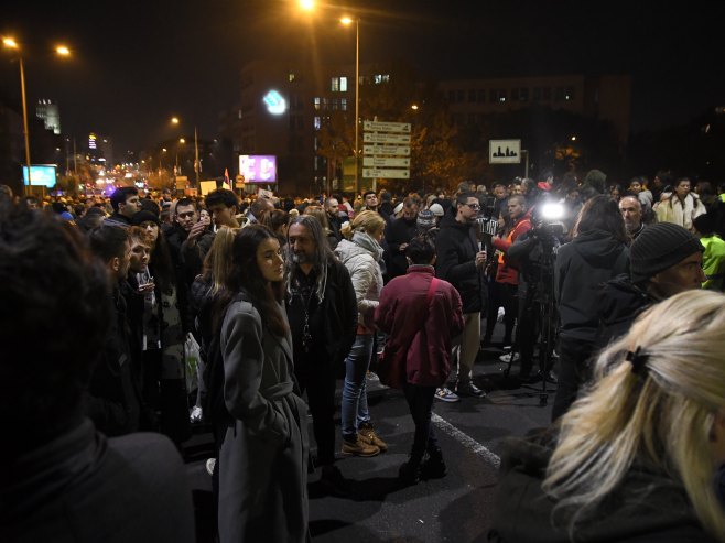 Protest u Novom Sadu, blokiran Varadinski most