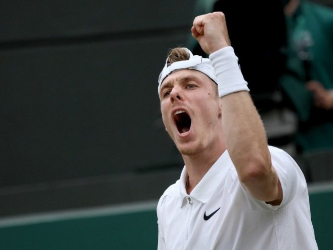 Denis Šapovalov (foto: EPA-EFE/TIM IRELAND EDITORIAL USE ONLY) - 