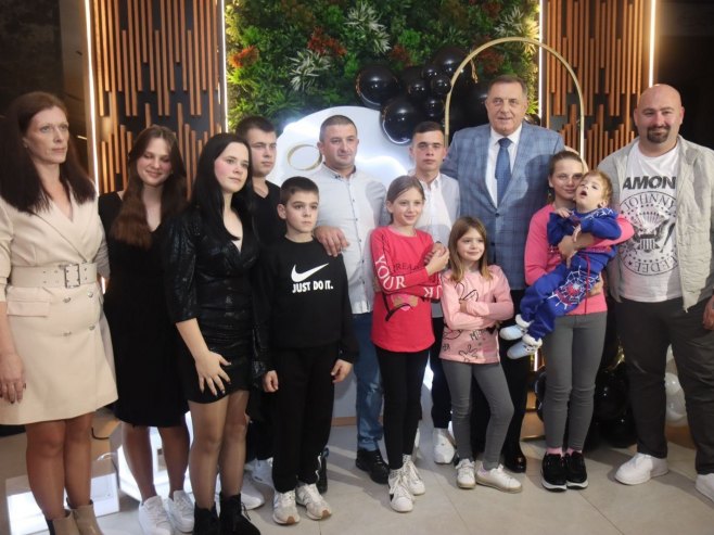 Milorad Dodik na rođendanu - Foto: predsjednikrs.rs/Borislav Zdrinja