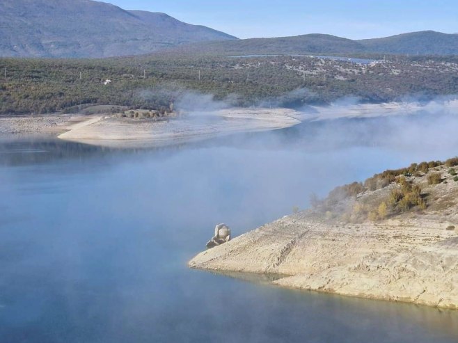 Јezero Perućac, kamene zidine hrama - Foto: SRNA