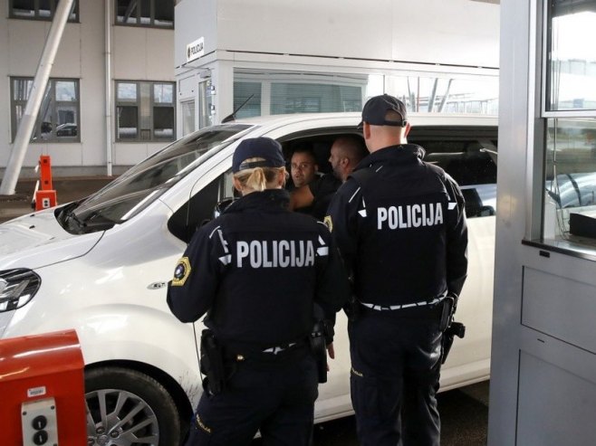 Policija Slovenija (foto:EPA-EFE/ANTONIO BAT) - 