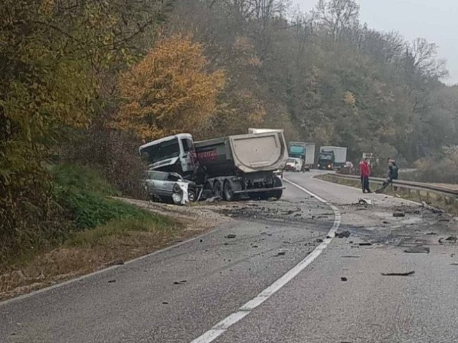 Vozač iz Dervente poginuo u sudaru sa teretnim vozilom