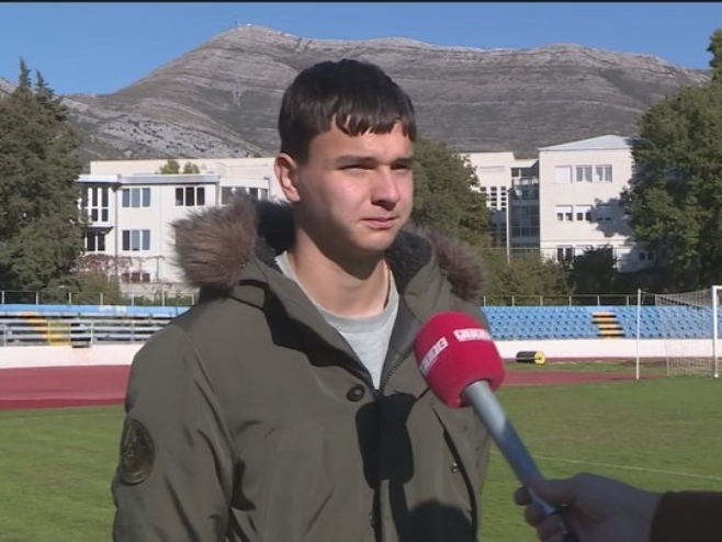 Trebinjcu Savi Radanoviću prvi profesionalni ugovor sa Zvezdom; Ostvaren dječački san (VIDEO)