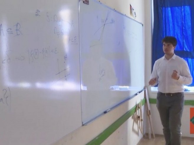 Gordan Đurić stečena znanja dijeli sa mladima kojima je matematika, baš kao i njemu, omiljeni predmet (VIDEO)