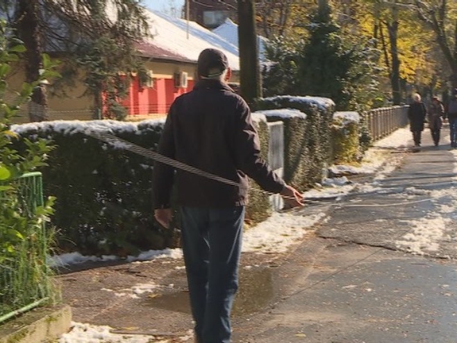 Prvi snijeg donio probleme u snabdijevanju električnom energijom, ali i u saobraćaju